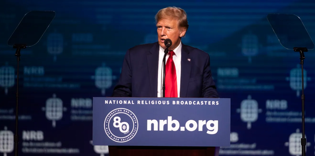 Trump luta para dizer 'evangélico' e confunde Israel com discurso selvagem e incoerente em evento cristão, e outras notícias internacionais