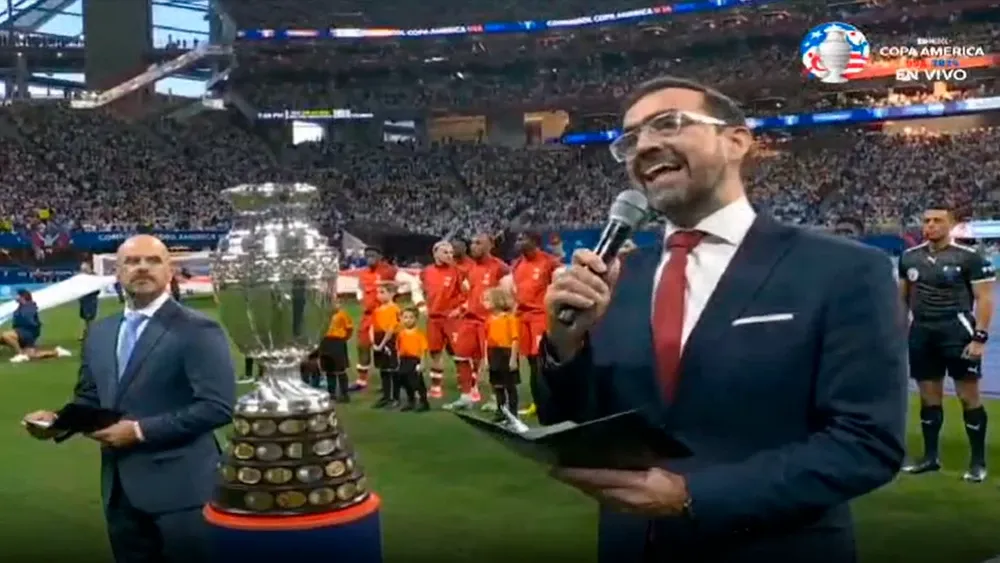 Pastores em campo causam polêmica na abertura da Copa América