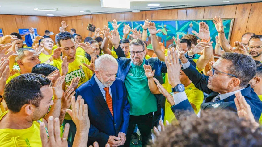 Lula ensaia ampliar espaço de evangélicos em ministérios, e outras notícias nacionais