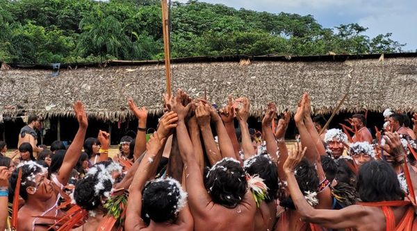 Missionários evangélicos construindo igrejas em comunidade indígena, e outras notícias internacionais