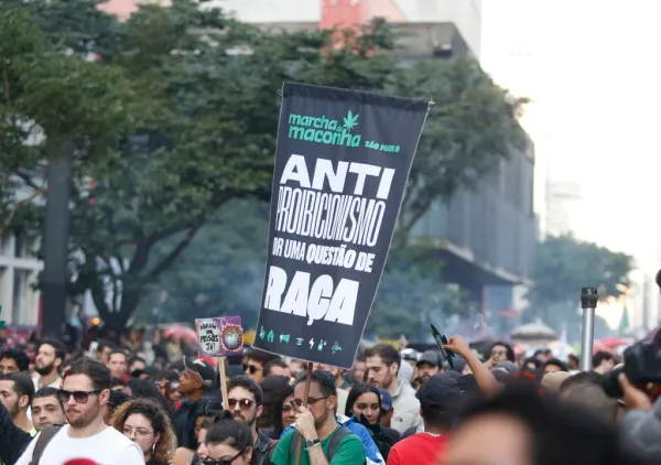 Descriminalizar a maconha é uma agenda “satânica”?