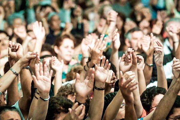 Irmãos bilionários financiam projetos de negação às mudanças climáticas com base em visões religiosas, e outras notícias internacionais