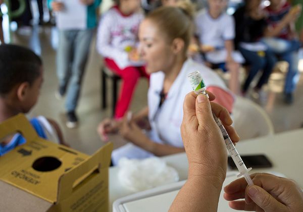 Entrevista com o colunista do OE Alexandre Gonçalves sobre resistência de evangélicos à vacinação