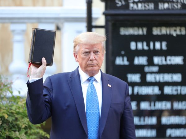 Eleitores de Donald Trump pensam que ele está travando uma guerra espiritual, e outras notícias internacionais