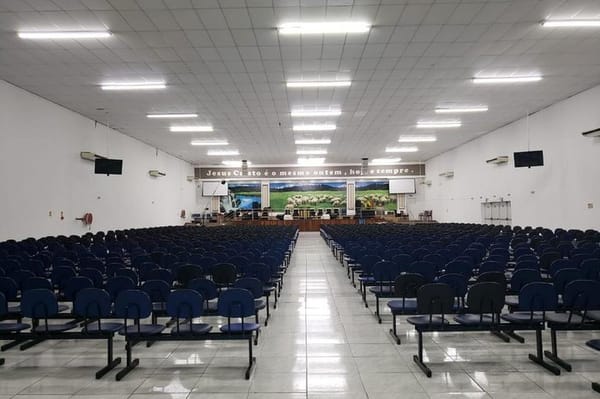 As Várias Igrejas Evangélicas no Brasil e o Folclore Cristão Local