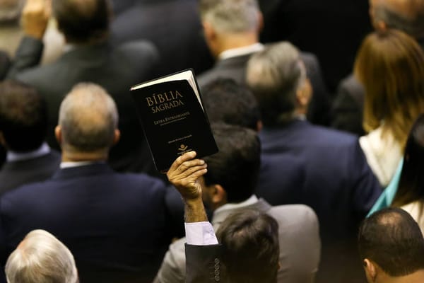 Novo curso online explora relação entre religião e política no Brasil